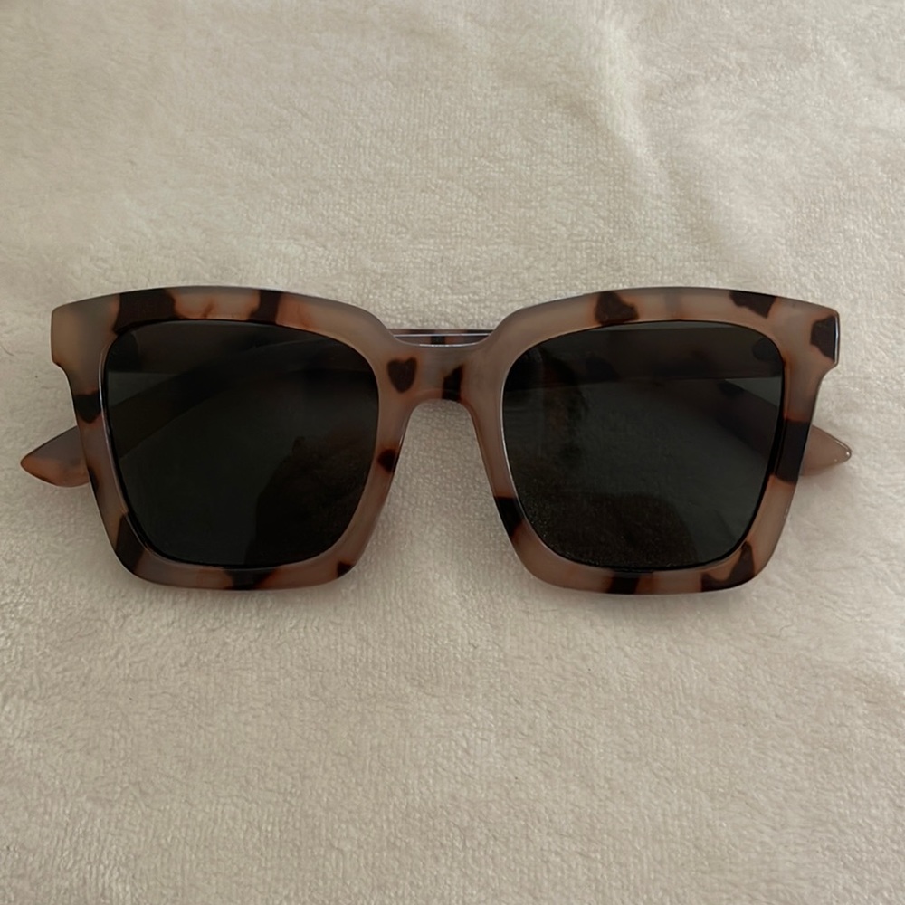 Oversized tortoise shell sunglasses